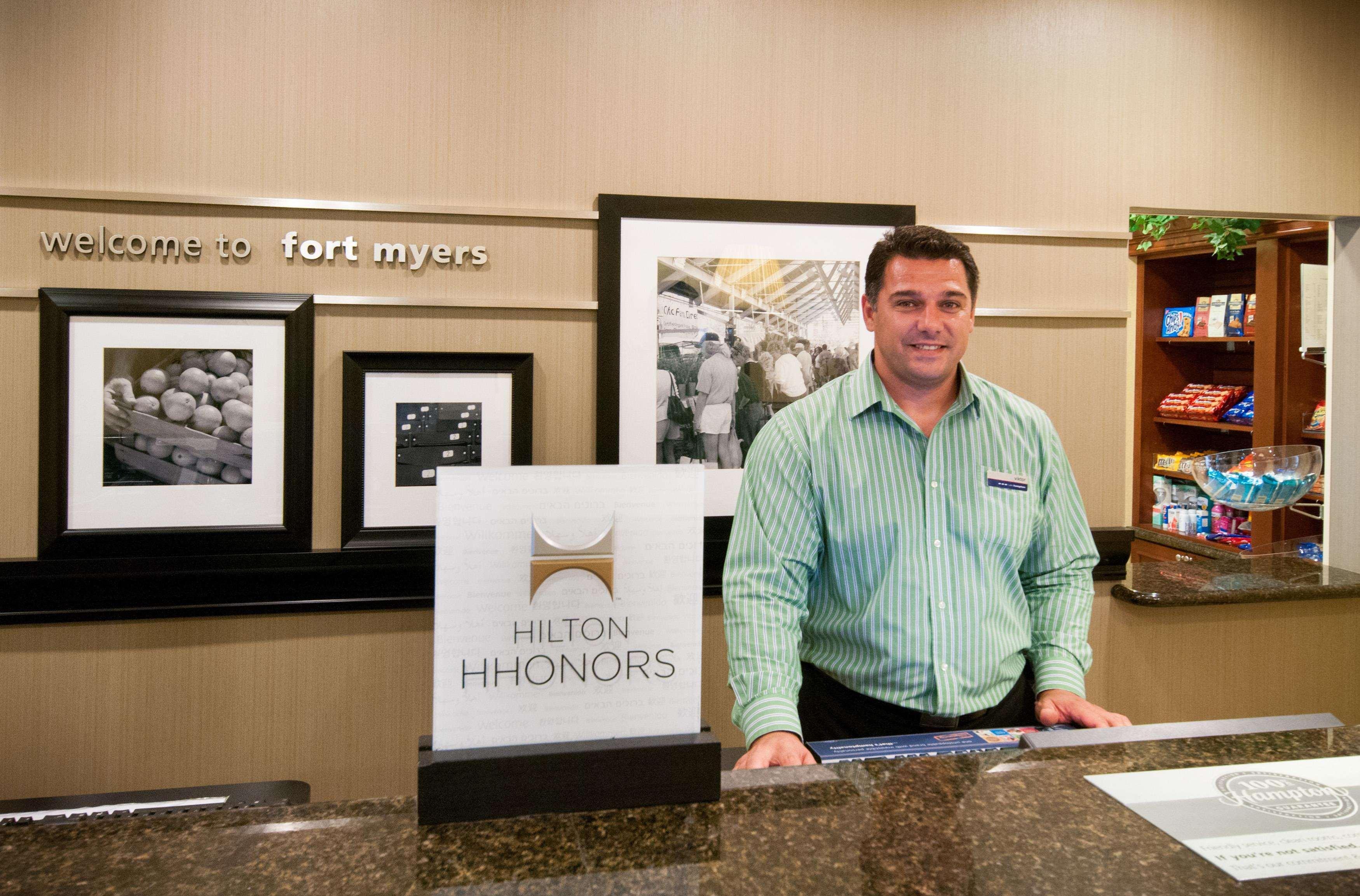 Hampton Inn & Suites Fort Myers-Colonial Boulevard Bagian luar foto
