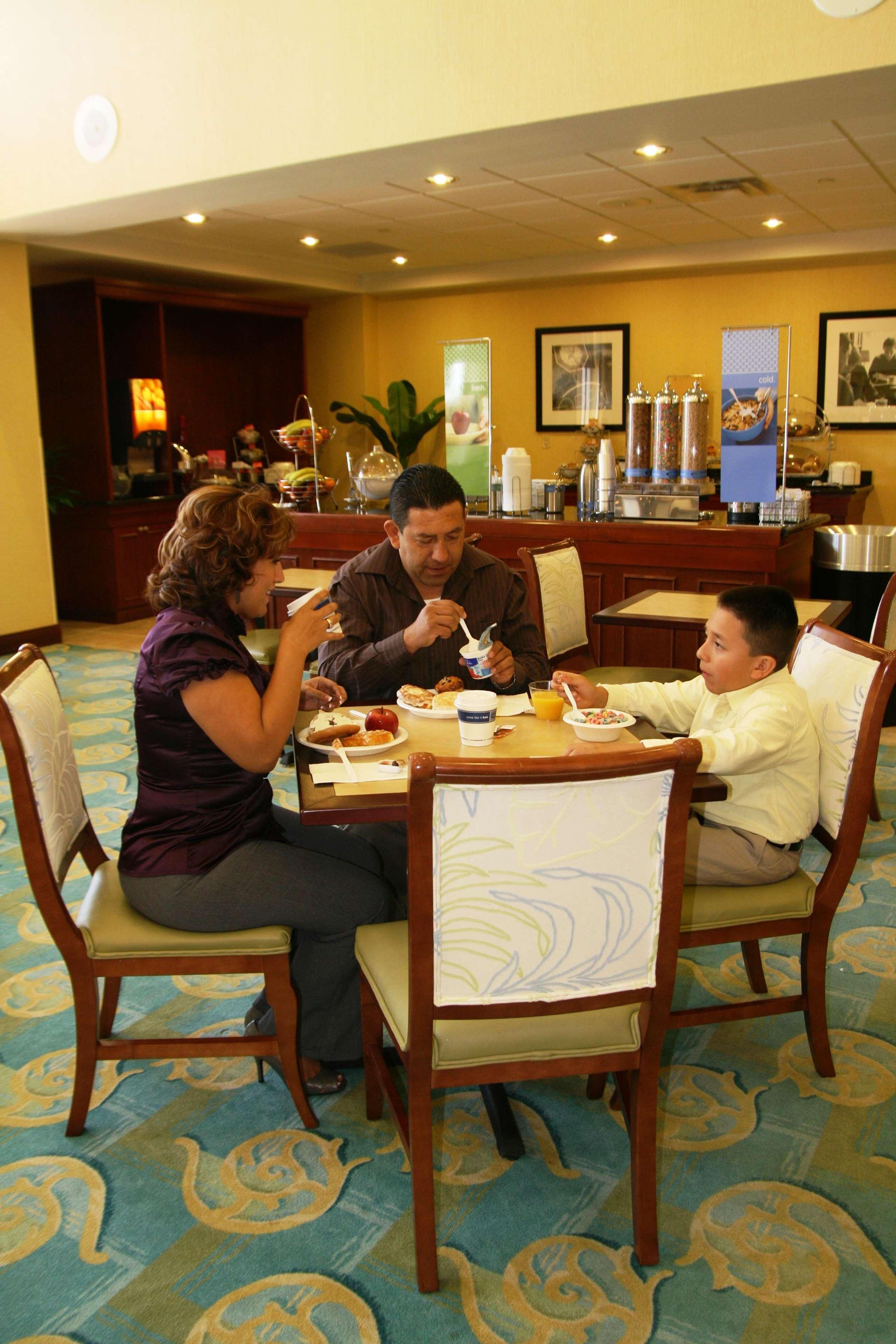 Hampton Inn & Suites Fort Myers-Colonial Boulevard Restoran foto